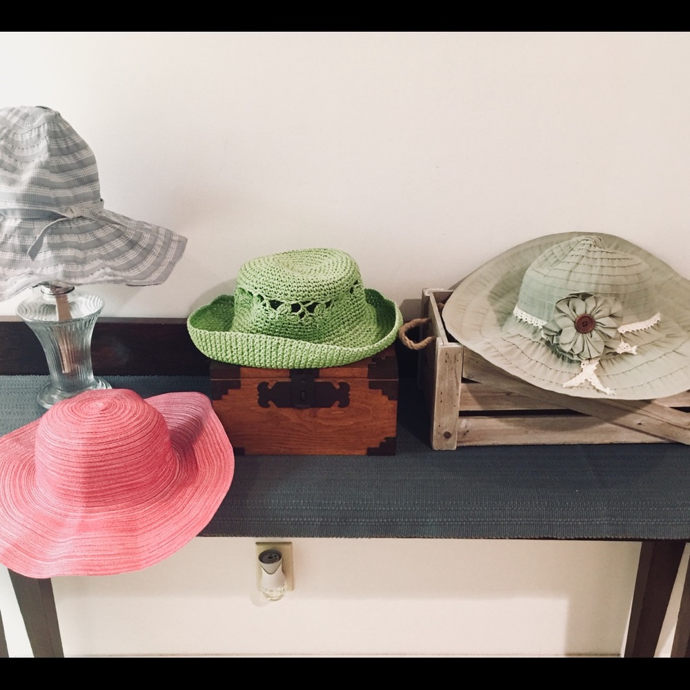 4 sun hats for those sunny days on the beach!